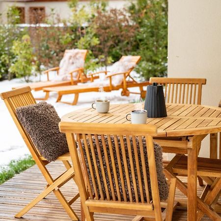 4-Room Apartment With Garden, Gym And Shared Spa موجوف المظهر الخارجي الصورة